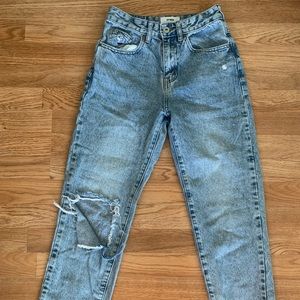 blue cotton on mom jeans with hole